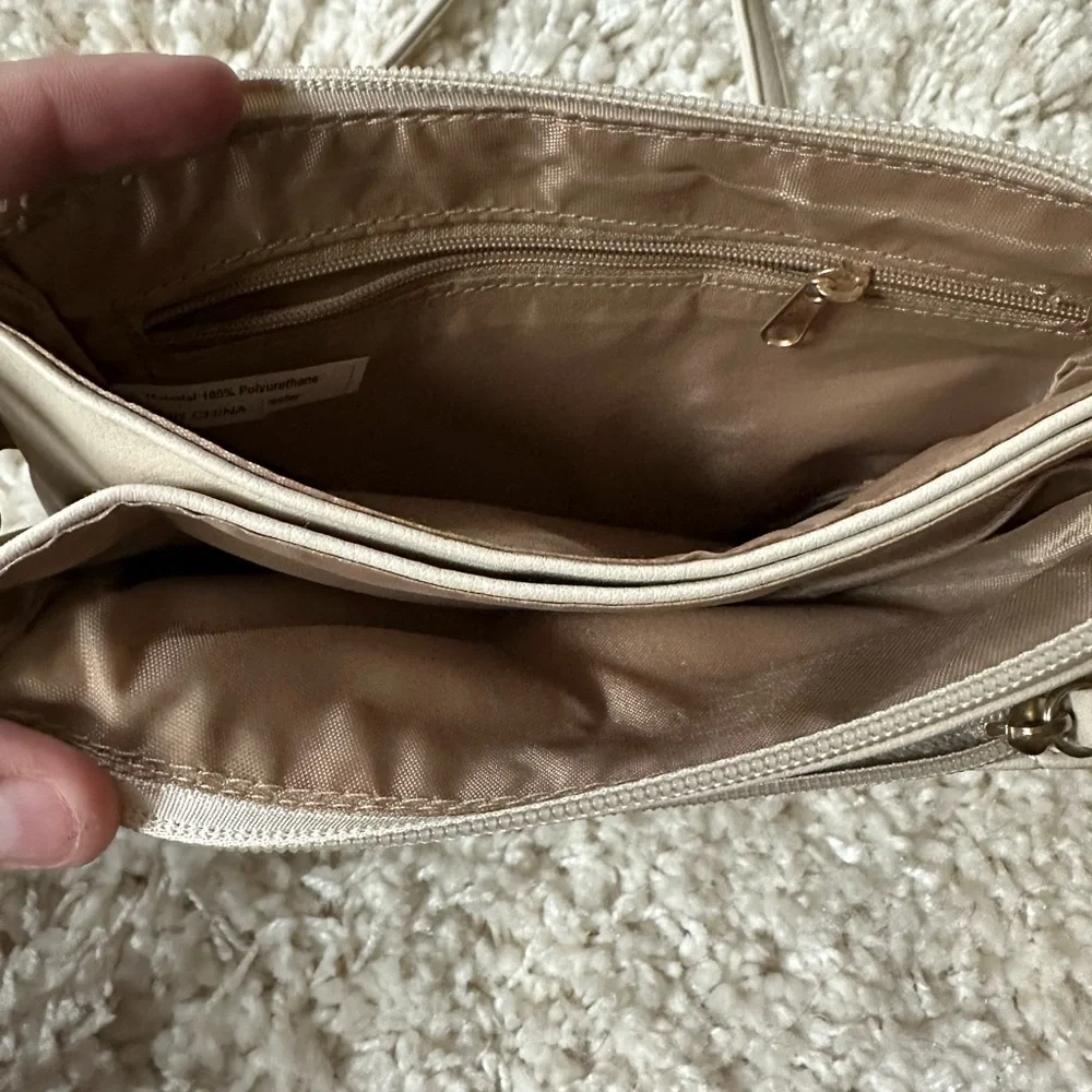 Brand new crossbody Nicole by Nicole Miller soft beige cream fall clutch…
